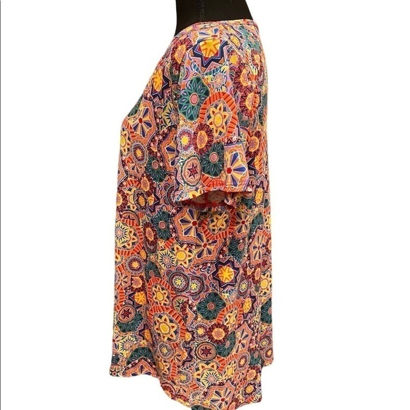 𝅺LULAROE Classic T - Picture 3 of 9